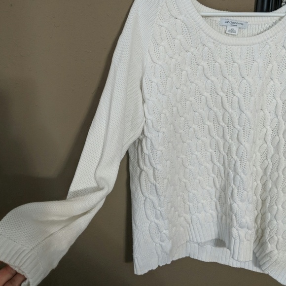 Beautiful white sweater - Picture 2 of 4